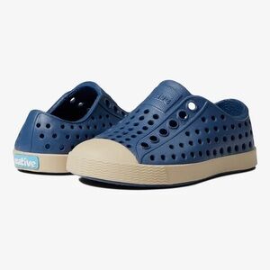 Native “Jefferson Child” Slip-On Sneakers in Frontier Blue/Stone Brown, size C7